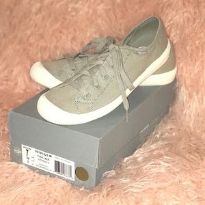 NWT!!! PALLADIUM Mouse & Marshmallow Sneakers